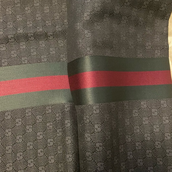***SOLD**Gucci 147351 Dark Grey GG  Red Green Stripe Wool Scarf Muffler - Picture 9 of 11